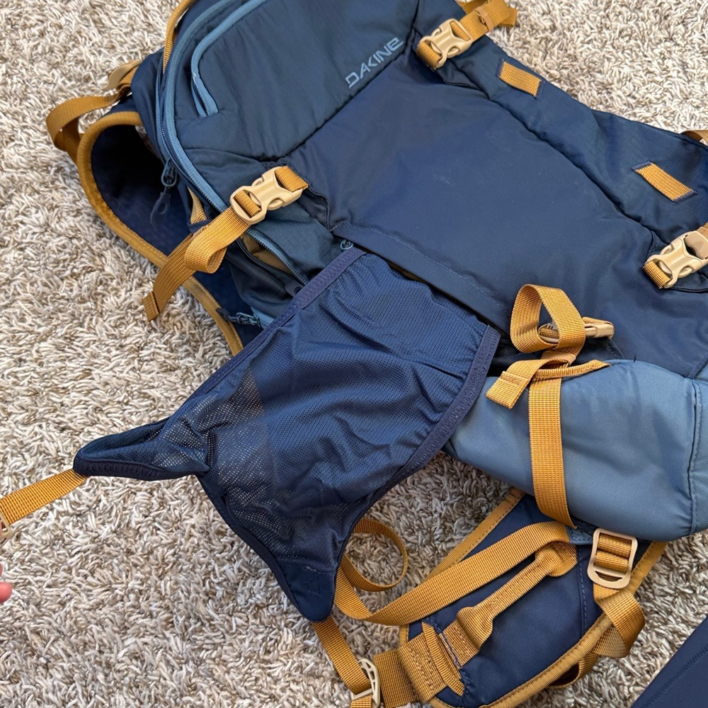Dakine Mens Snowboarding Backpack Blue and Yellow Backpack - Picture 5 of 16